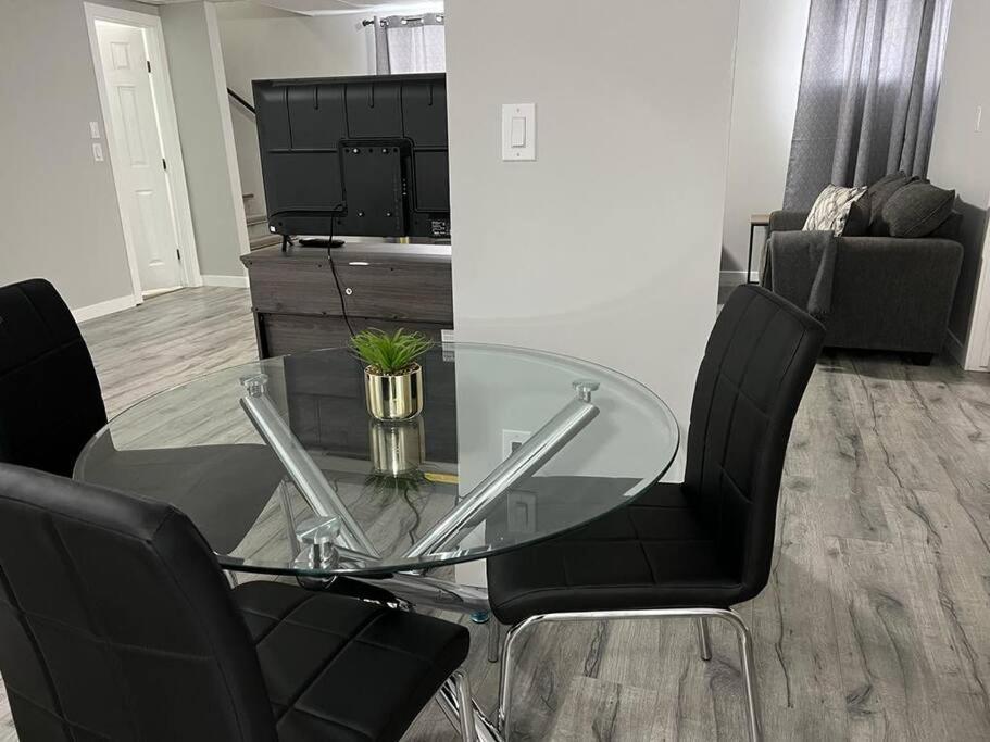 Cozy Modern And Lavish 2 Bedroom Basement Suite Winnipeg Ngoại thất bức ảnh