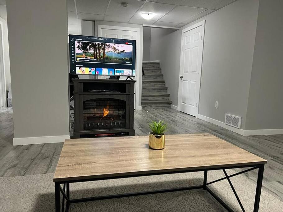 Cozy Modern And Lavish 2 Bedroom Basement Suite Winnipeg Ngoại thất bức ảnh