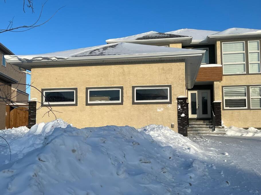 Cozy Modern And Lavish 2 Bedroom Basement Suite Winnipeg Ngoại thất bức ảnh