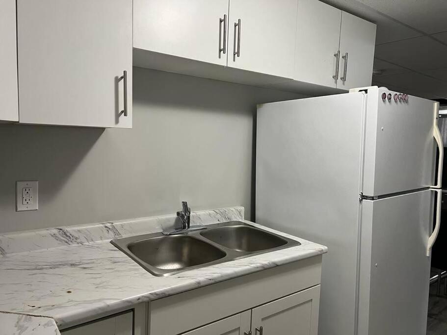 Cozy Modern And Lavish 2 Bedroom Basement Suite Winnipeg Ngoại thất bức ảnh
