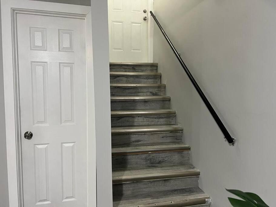Cozy Modern And Lavish 2 Bedroom Basement Suite Winnipeg Ngoại thất bức ảnh